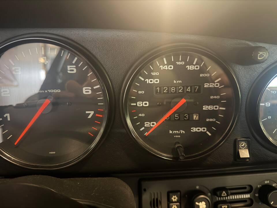 Imagen 14/19 de Porsche 911 Carrera 4 (1995)