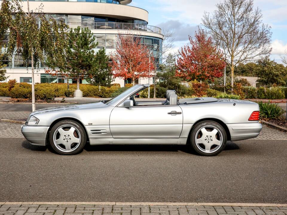 Image 9/43 of Mercedes-Benz SL 500 (1996)