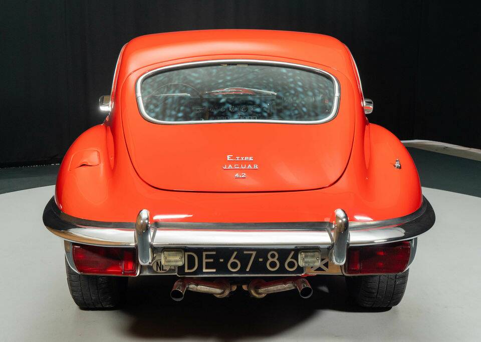 Image 7/8 de Jaguar E-Type (1970)