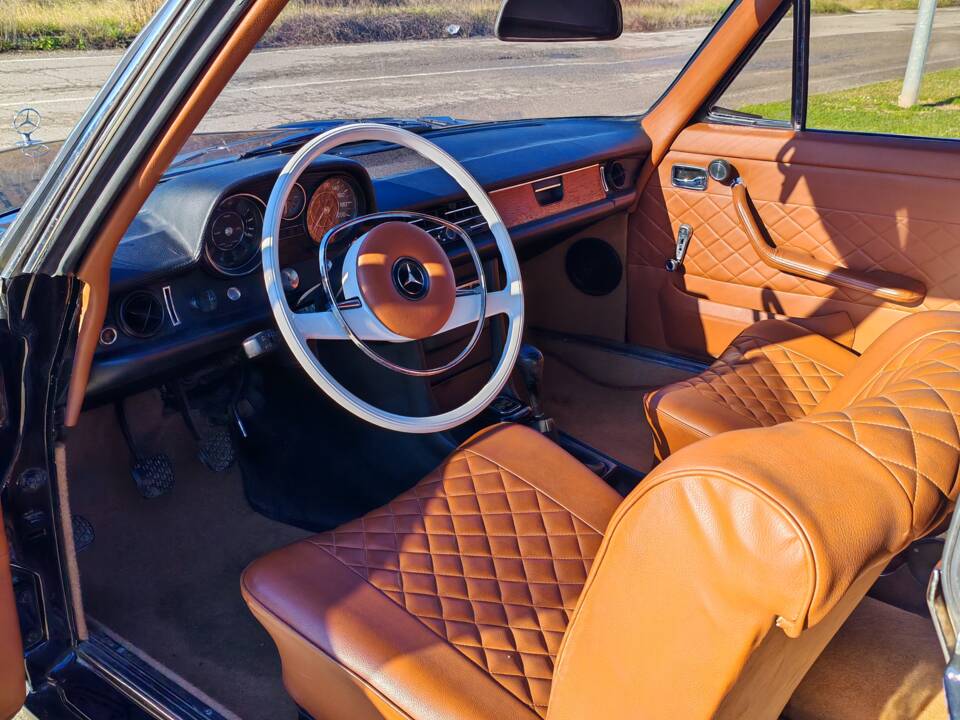 Bild 32/42 von Mercedes-Benz 250 C (1970)