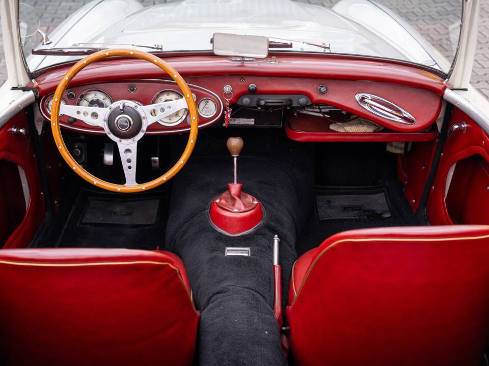 Image 17/72 de Austin-Healey 3000 Mk II (BJ7) (1962)