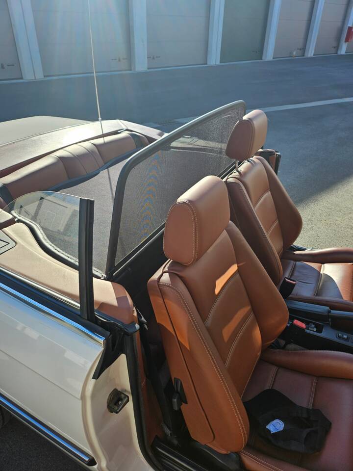 Immagine 10/67 di BMW 320i (1990)