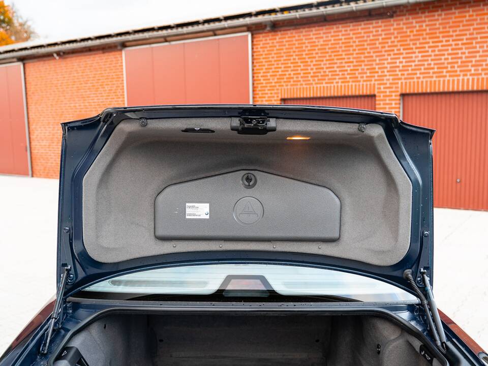 Image 48/55 of BMW 740i (1997)