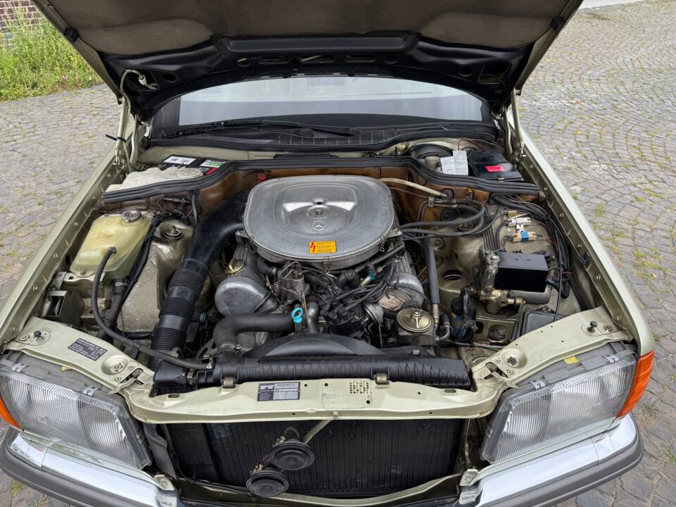 Image 26/34 of Mercedes-Benz 380 SE (1980)
