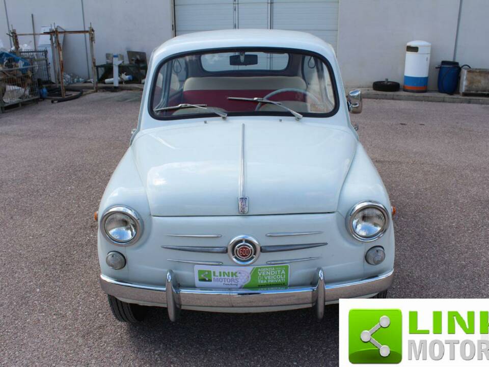 Image 2/10 de FIAT 600 D (1963)