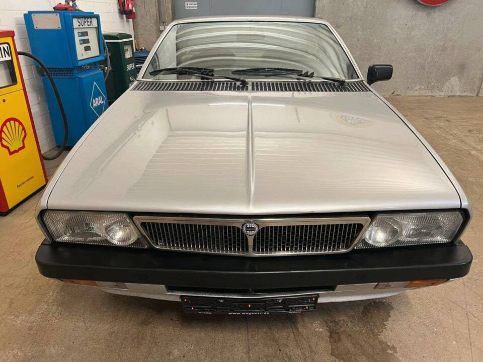 Image 4/19 of Lancia Gamma Coupe 2500 (1978)