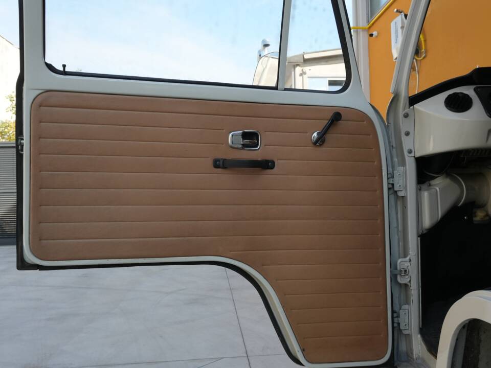 Bild 12/16 von Volkswagen T2a Kleinbus (1967)