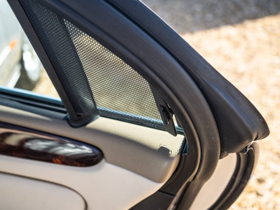 Image 43/50 of Jaguar XJ 8 4.2 (2003)