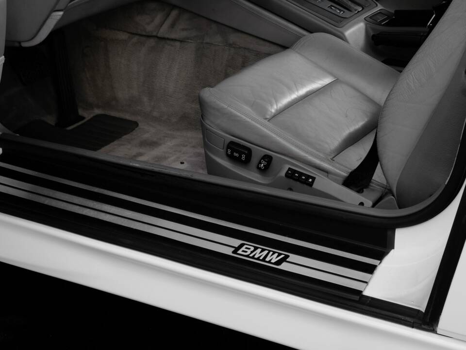 Bild 19/45 von BMW 850i (1990)