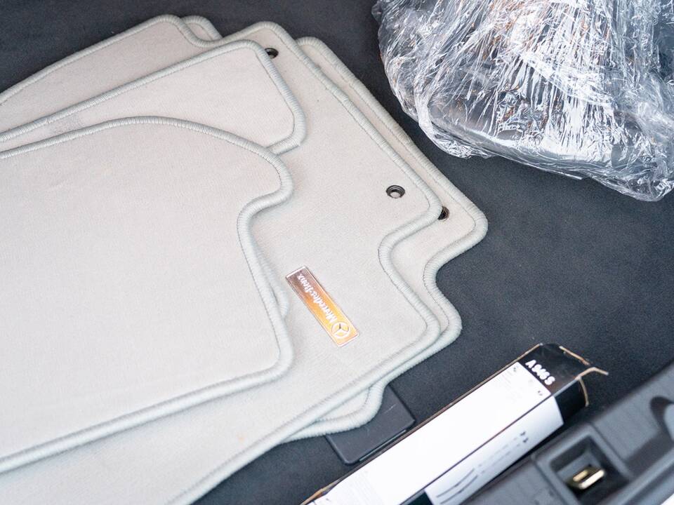 Image 43/45 of Mercedes-Benz S 55 AMG (2000)