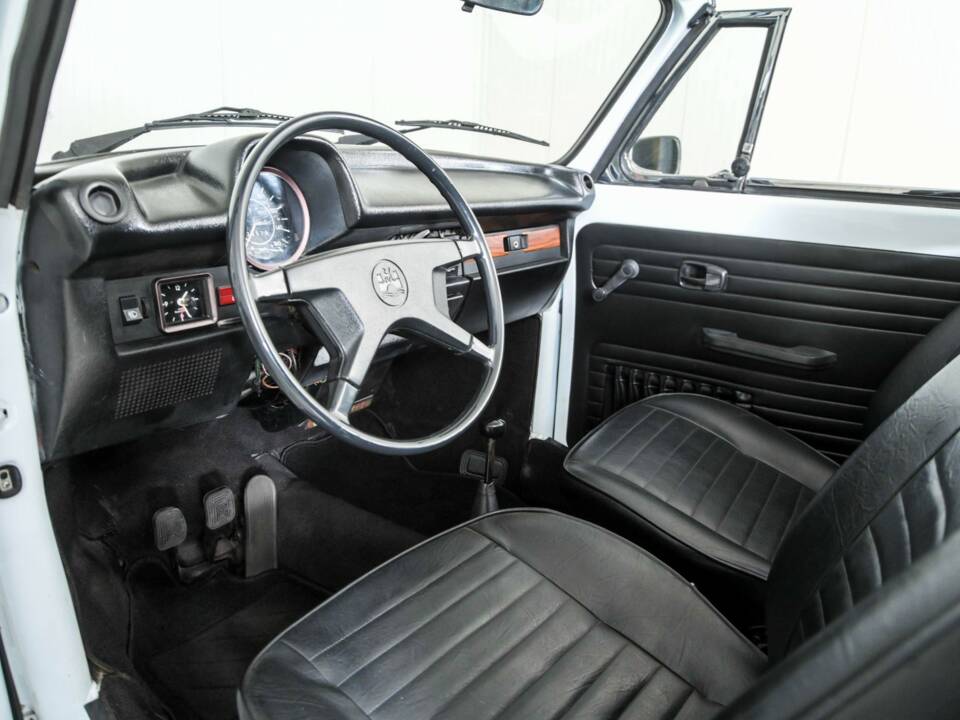 Bild 11/50 von Volkswagen Käfer 1303 LS (1976)
