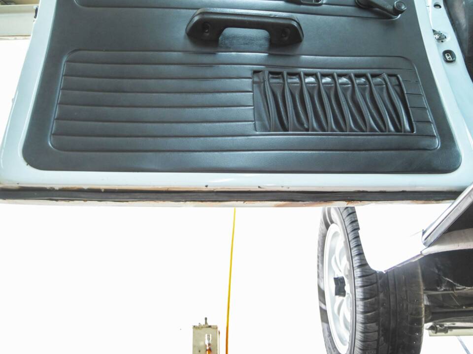 Bild 41/50 von Volkswagen Käfer 1303 LS (1976)