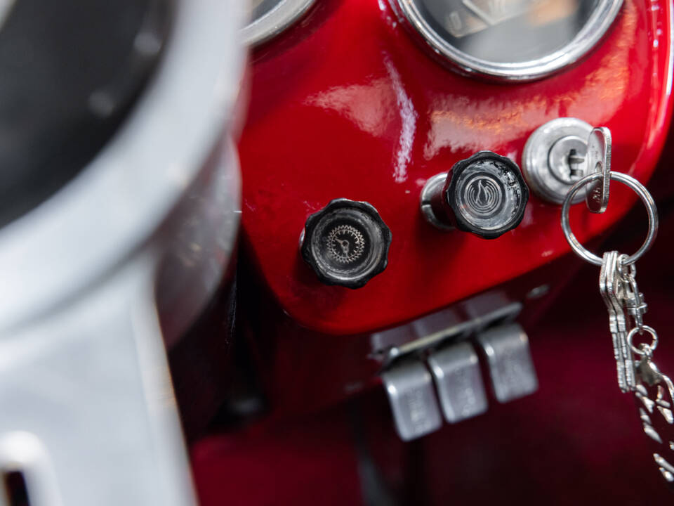 Image 17/39 of Alfa Romeo 2000 Spider (1960)