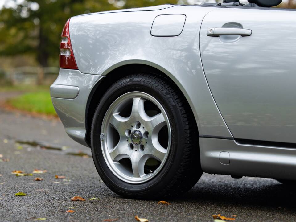 Image 16/47 of Mercedes-Benz SLK 230 Kompressor (2000)