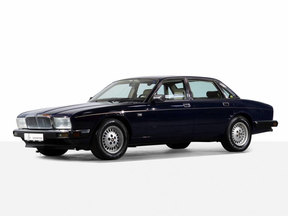 Image 2/37 of Jaguar Sovereign 3.6 (1988)