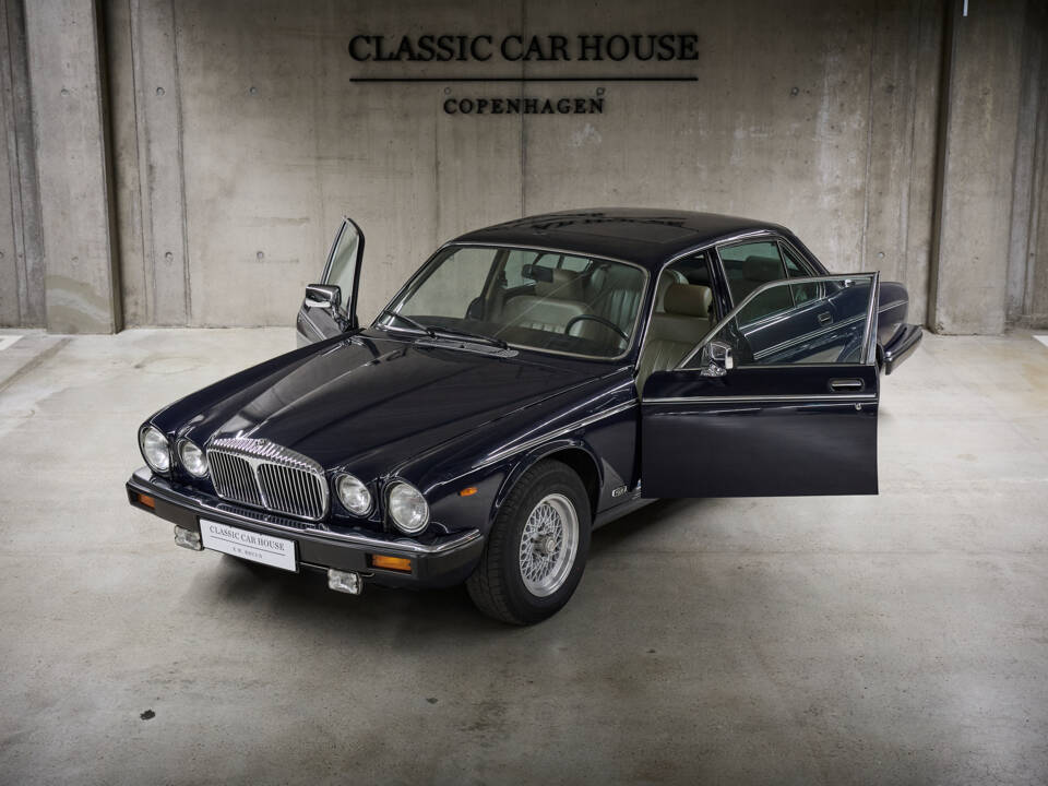 Bild 91/97 von Daimler Double Six (1994)