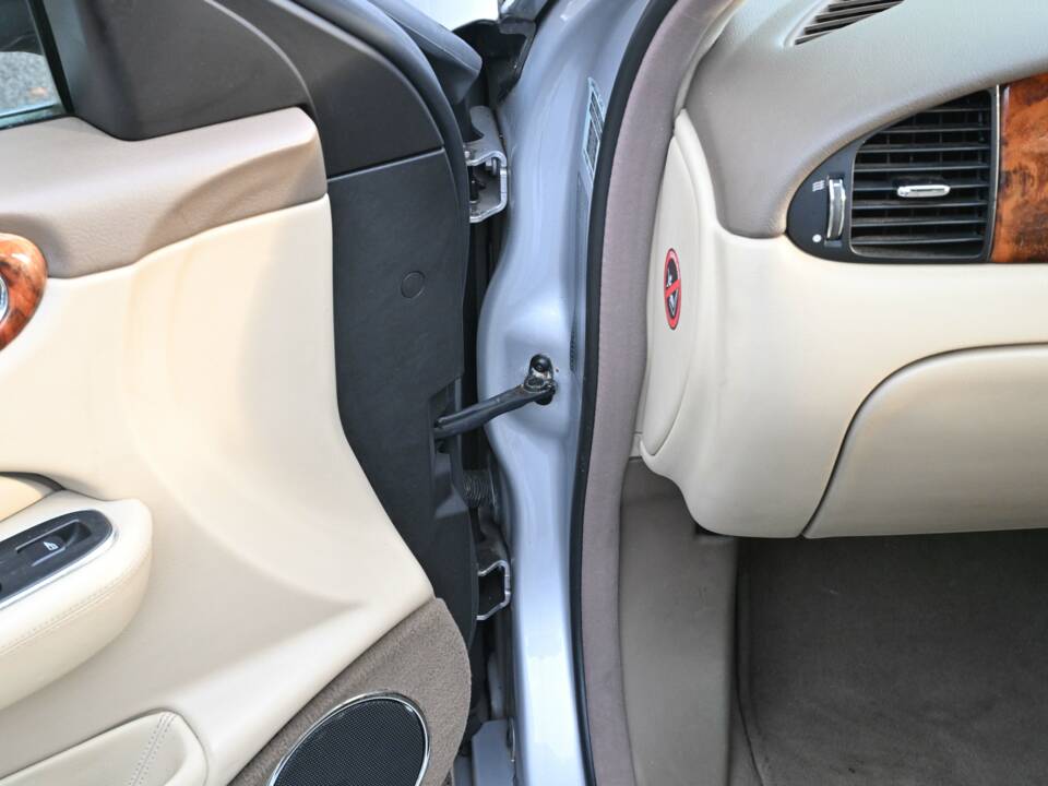 Image 46/50 of Jaguar XJ 8 4.2 (2006)