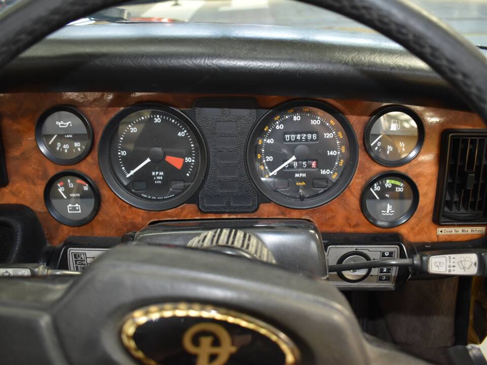 Image 21/47 of Daimler Sovereign 4.2 (1982)