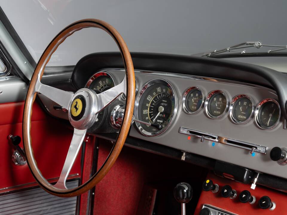 Image 20/29 of Ferrari 250 GTE (1961)