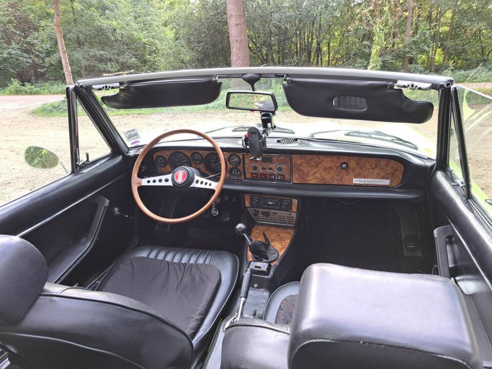 Image 2/8 of FIAT 124 Spider CS1 (1975)
