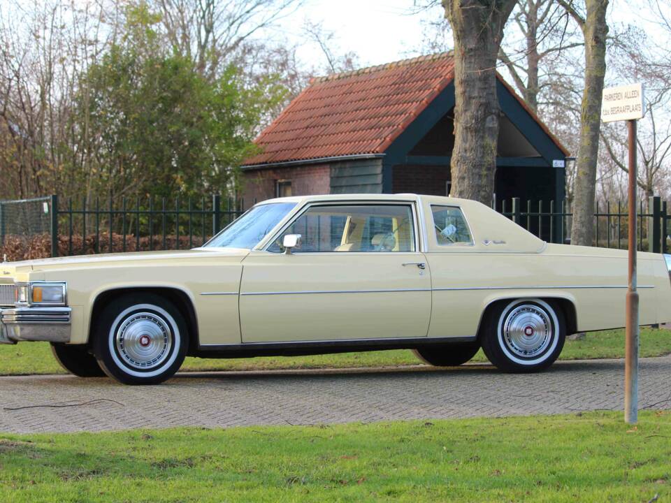 Image 36/56 of Cadillac Coupe DeVille (1977)