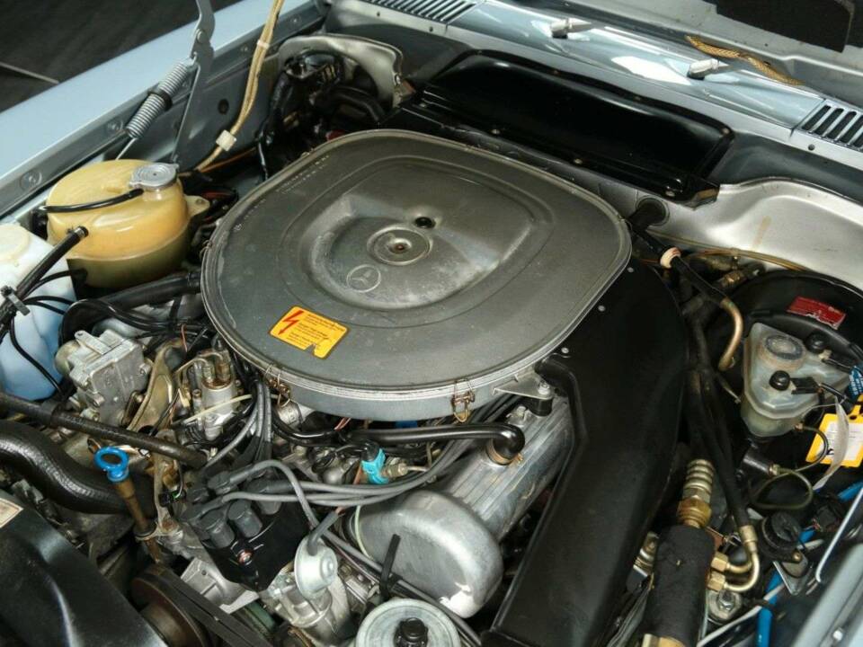 Image 27/30 of Mercedes-Benz 380 SL (1985)