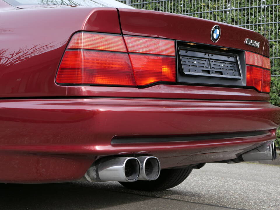 Image 20/21 of BMW 850i (1990)
