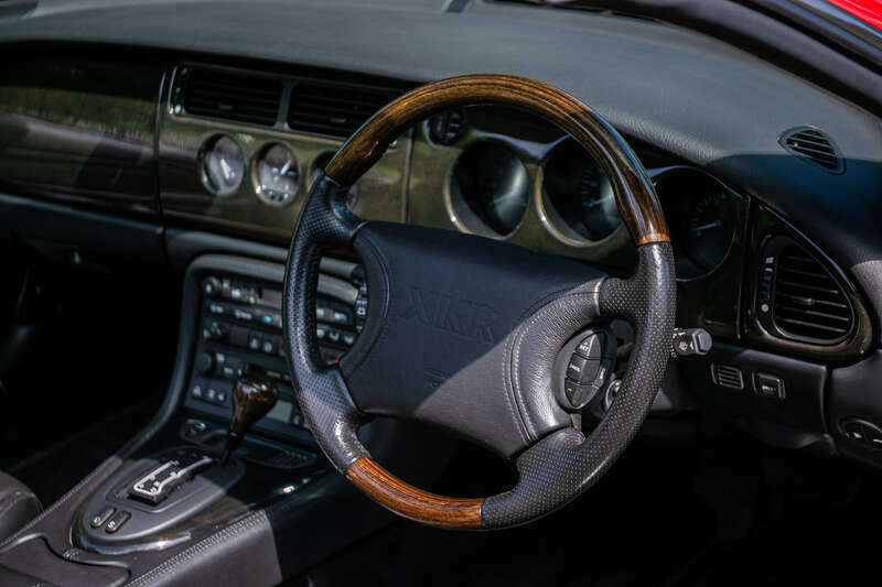 Image 23/33 of Jaguar XK8 4.0 (1999)