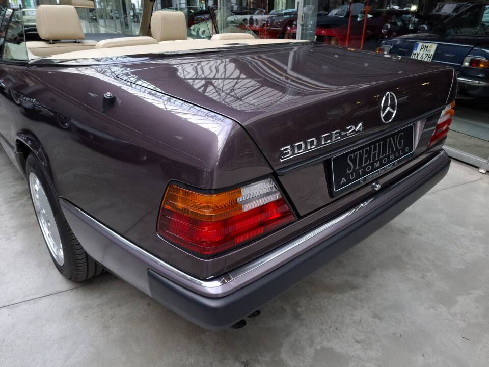 Image 42/42 of Mercedes-Benz 300 CE-24 (1993)