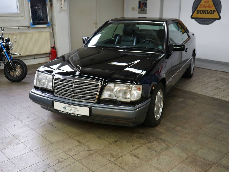 Bild 8/35 von Mercedes-Benz E 320 (1993)