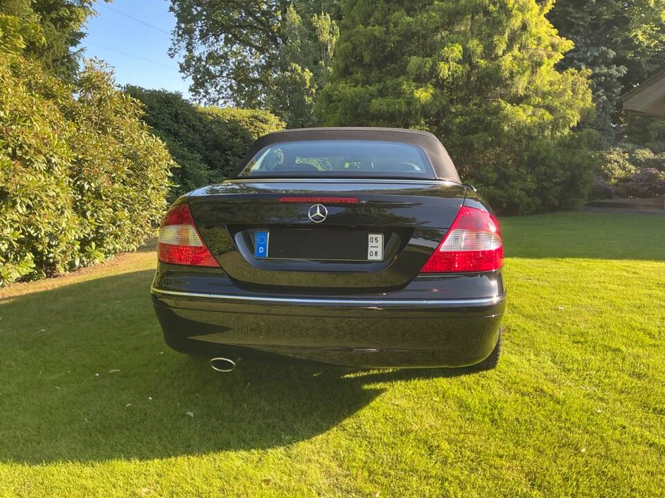 Immagine 8/41 di Mercedes-Benz CLK 320 (2003)