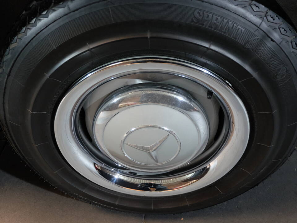 Image 30/35 of Mercedes-Benz 230 SL (1964)
