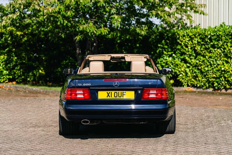 Image 7/50 of Mercedes-Benz SL 600 (2000)