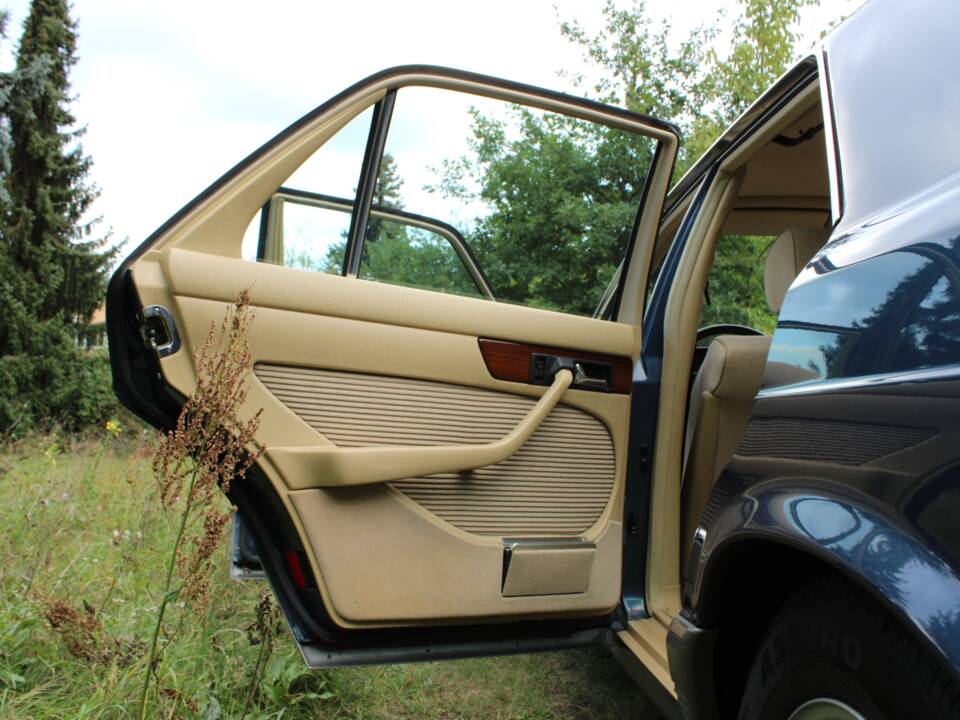 Image 31/51 de Mercedes-Benz 500 SE (1984)