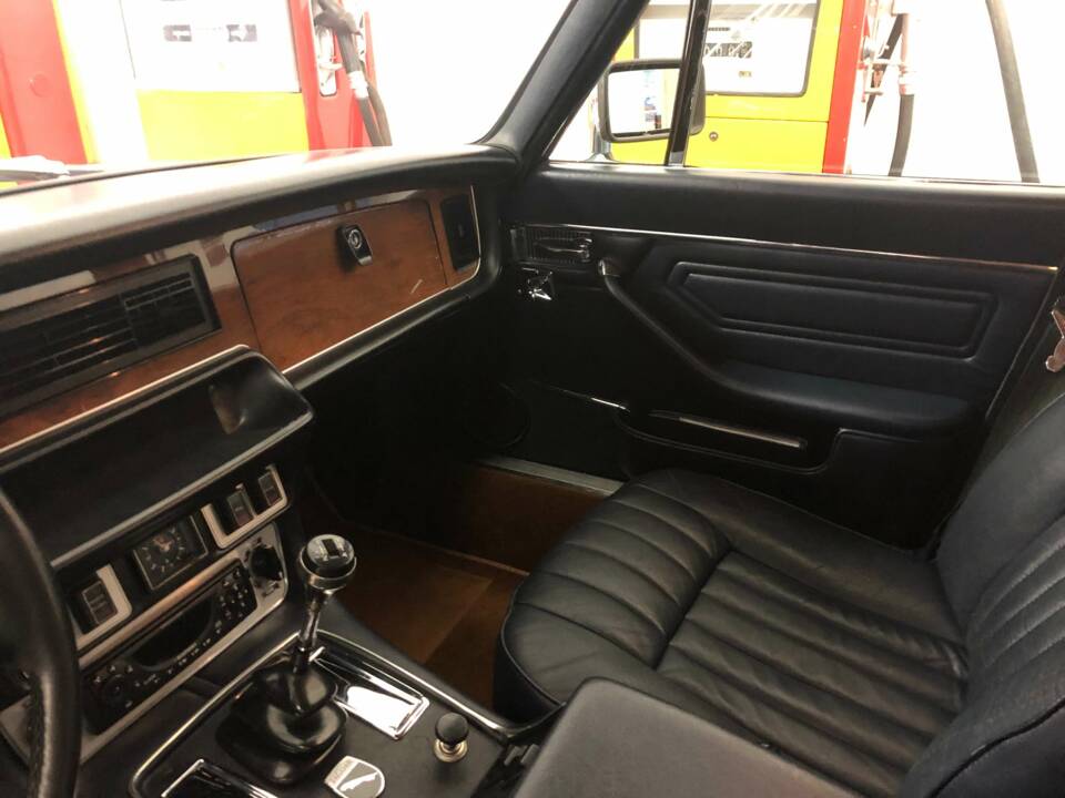 Image 8/12 of Jaguar XJ 6 L 4.2 (1976)