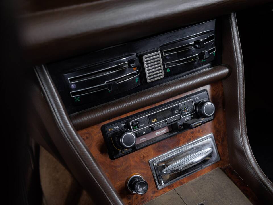 Image 11/24 de Peugeot 504 Coupé (1981)