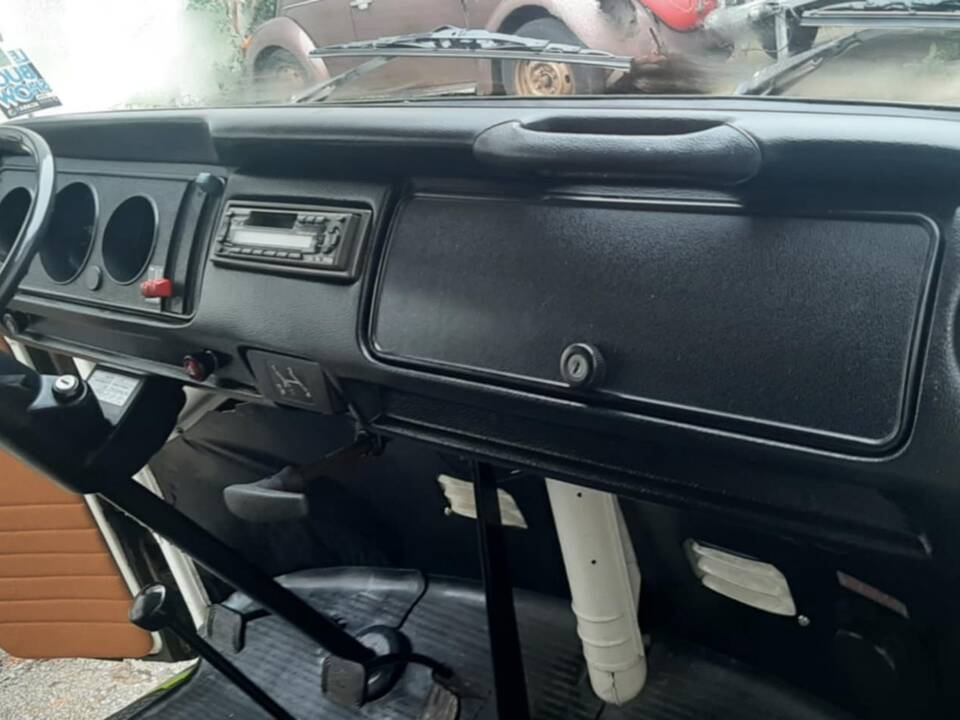 Image 22/39 of Volkswagen T2 a&#x2F;b (1979)