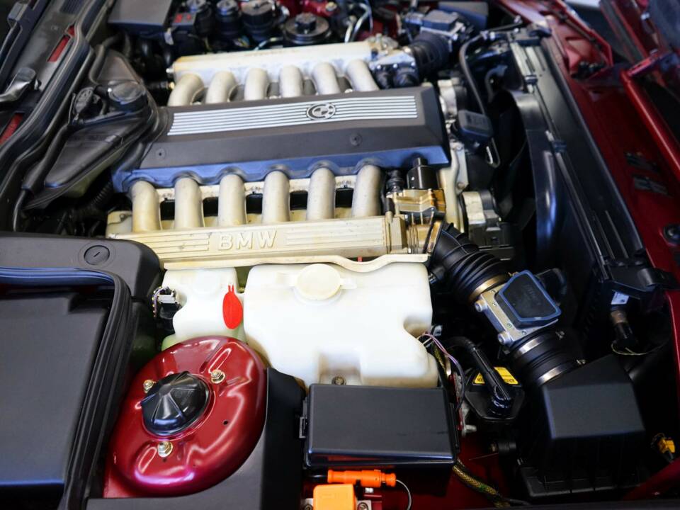 Bild 30/46 von BMW 750i (1991)