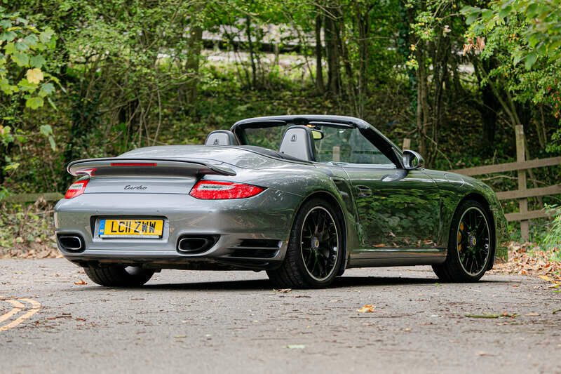 Immagine 8/50 di Porsche 911 Turbo S (2011)