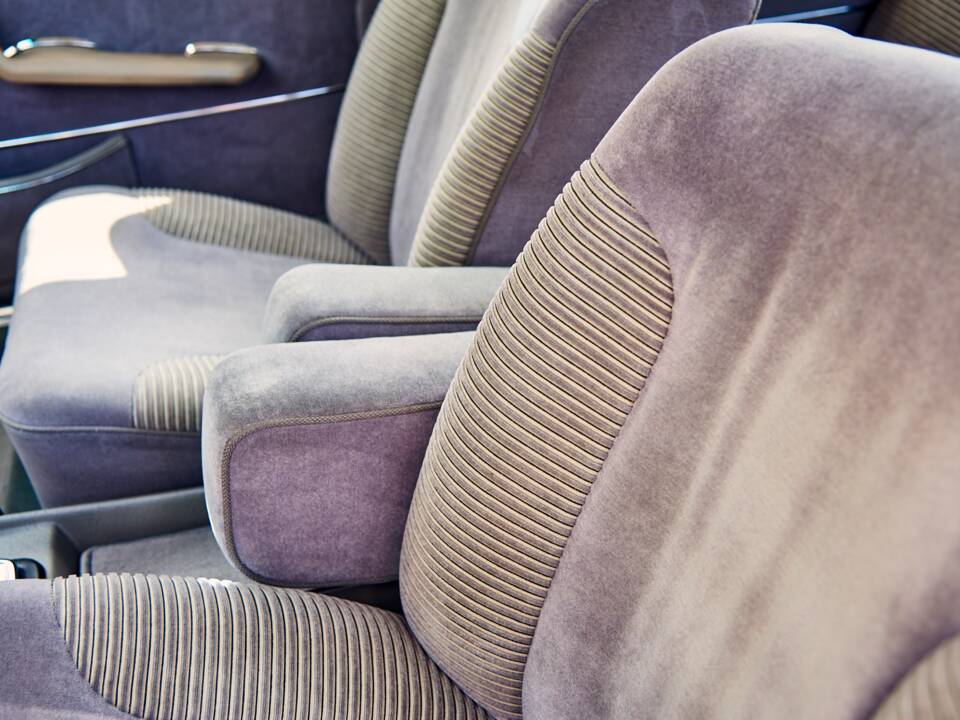 Image 27/38 of Mercedes-Benz 300 SEL 6.3 (1970)