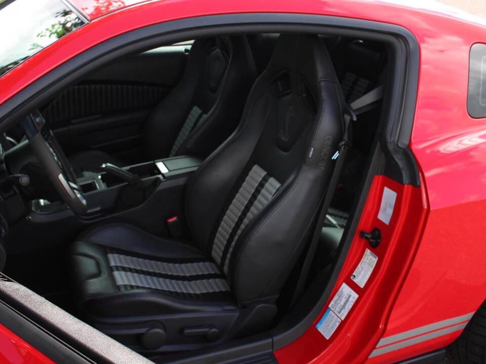 Afbeelding 12/29 van Ford Mustang Shelby GT 500 (2011)