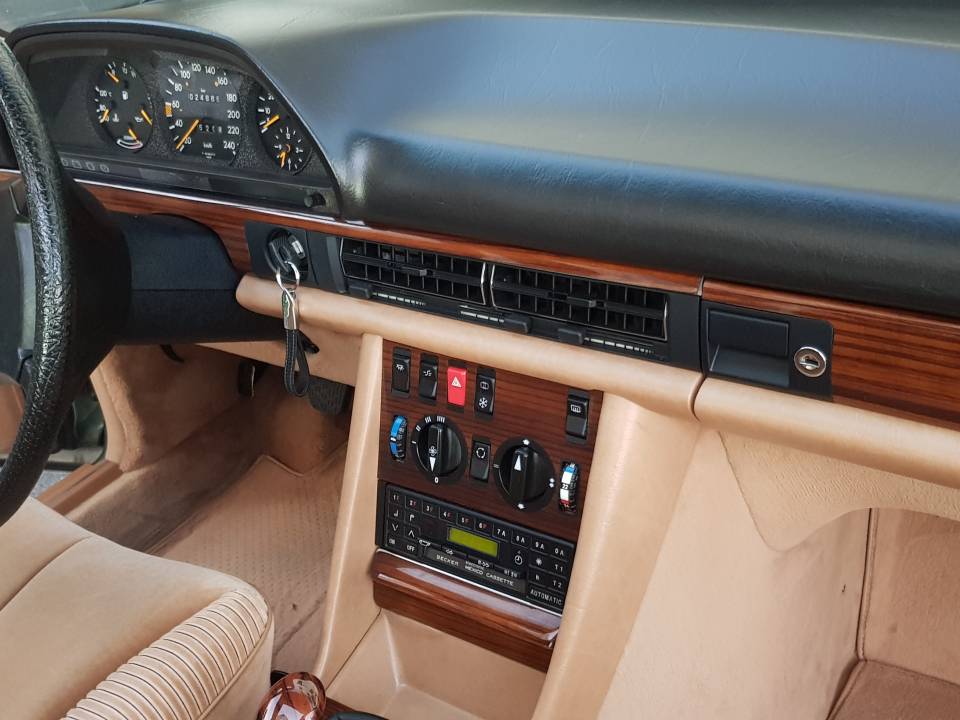 Bild 17/49 von Mercedes-Benz 280 SE (1982)