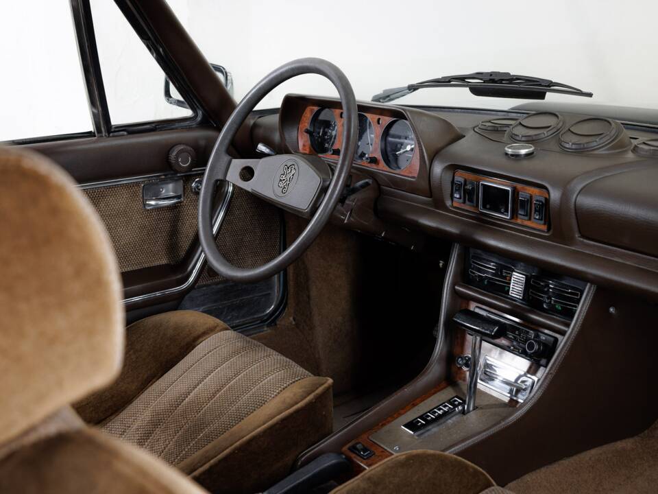 Image 8/24 de Peugeot 504 Coupé (1981)