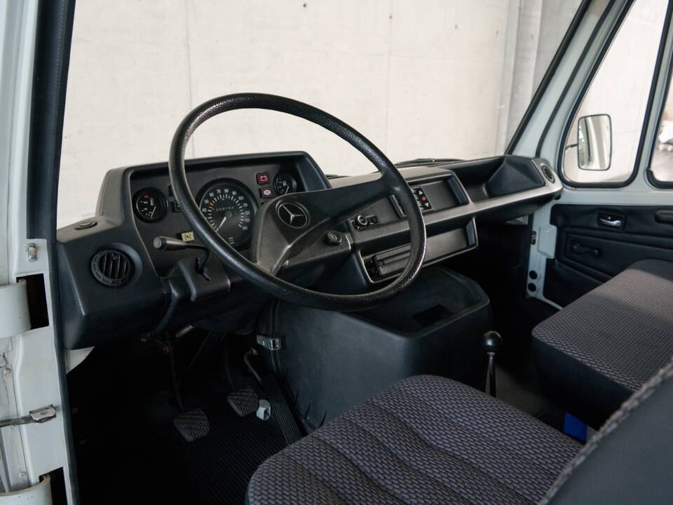 Image 29/43 of Mercedes-Benz T1 208 (1981)