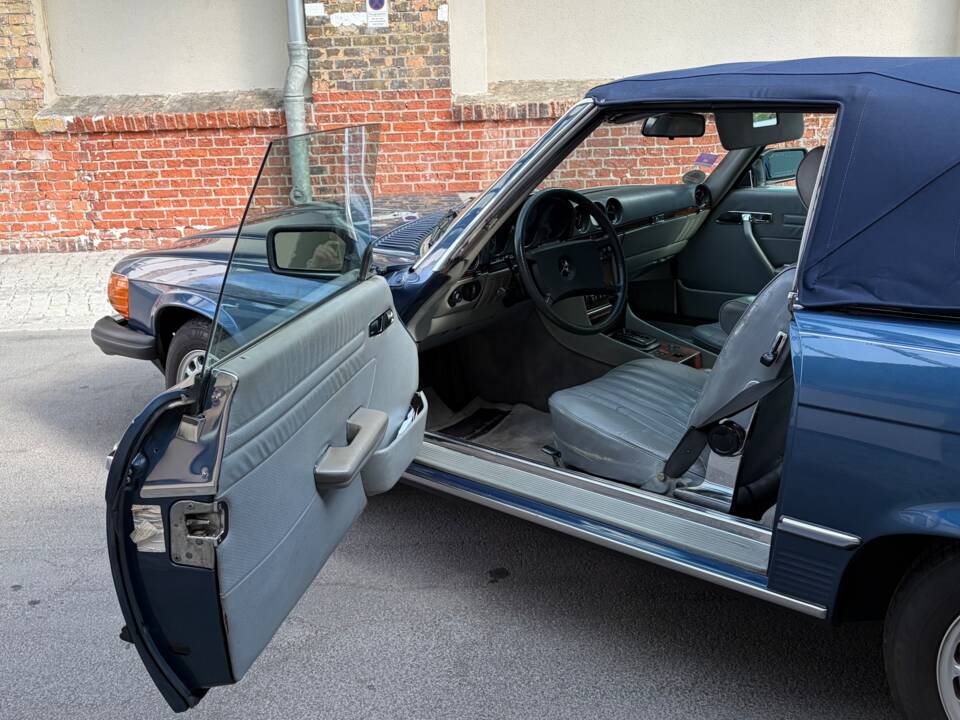 Image 36/88 of Mercedes-Benz 380 SL (1984)