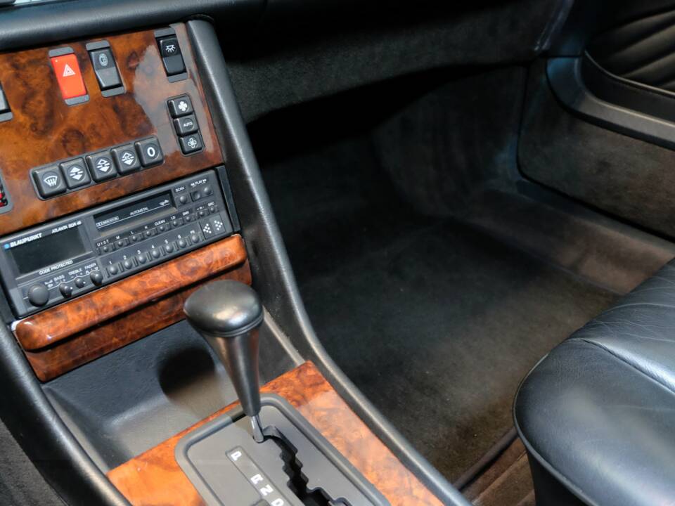 Image 12/34 of Mercedes-Benz 500 SEC (1991)