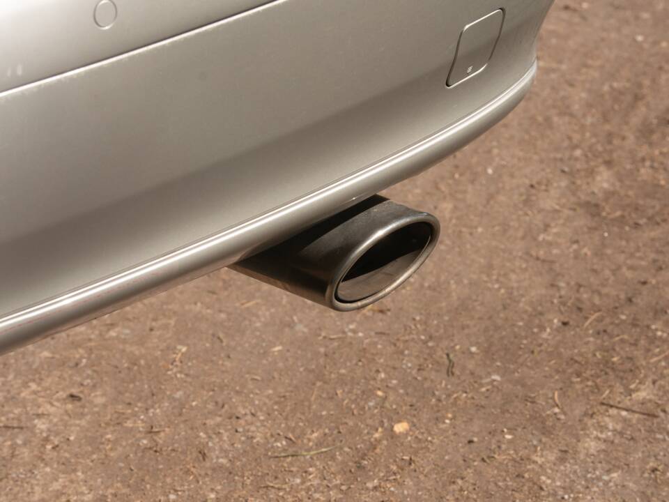 Image 20/50 of Mercedes-Benz CL 500 (2002)