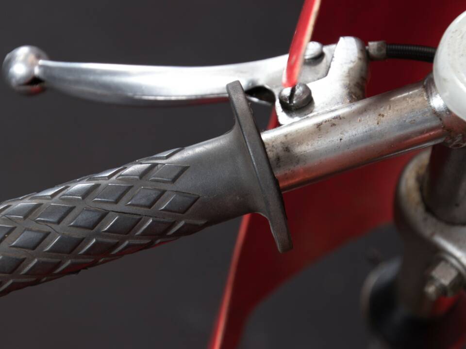 Image 7/11 of MV Agusta DUMMY (1974)