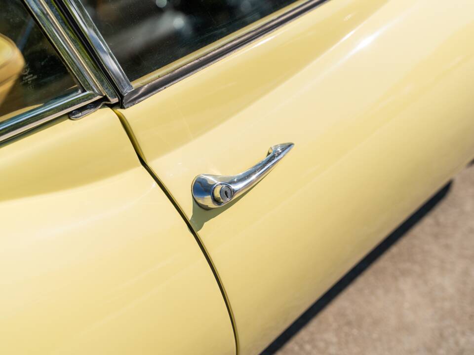 Image 34/78 de Jaguar E-Type (1969)