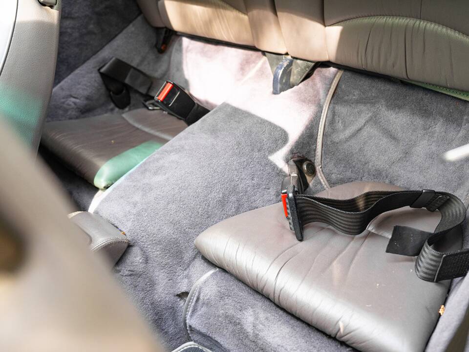 Immagine 39/47 di Porsche 911 Carrera (1994)